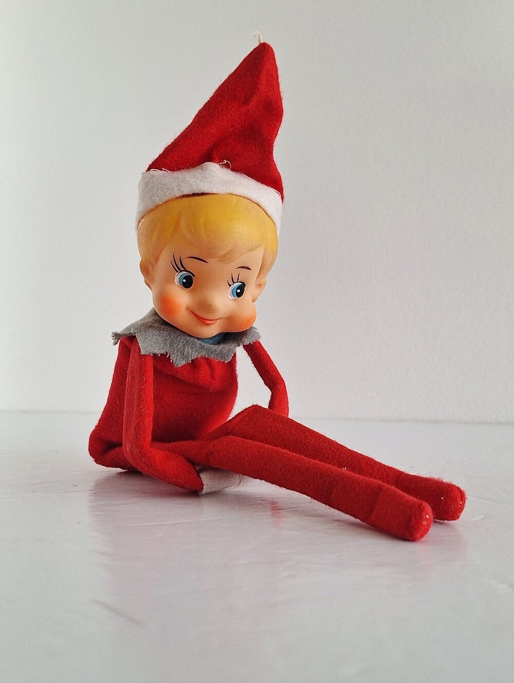 Christmas Elf (Knee-Hugger)
